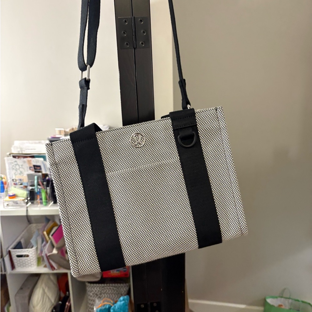 Womens lululemon cross body Bag